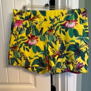 NWT New York & Company “Whitney” pull on stretch shorts, size Large